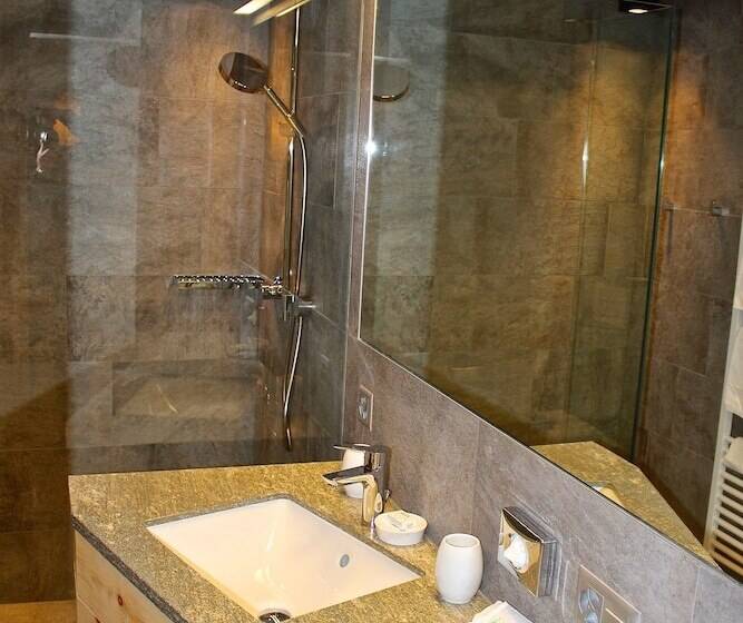 חדר דלוקס, Conrad