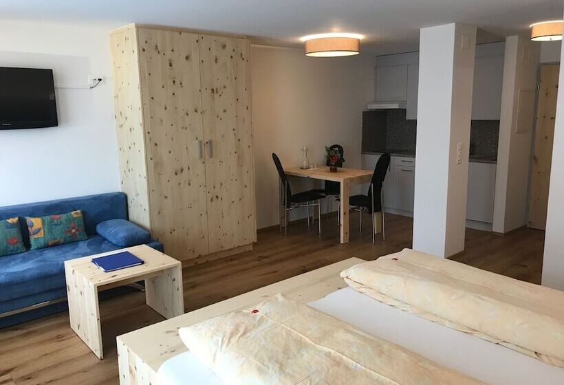 חדר סטודיו סטנדרד, Conrad