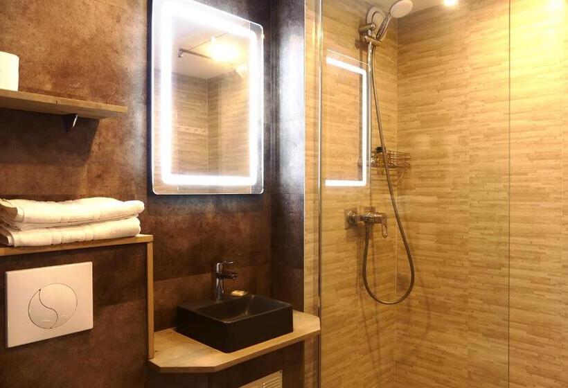 Номер Superior, Contact Hôtel Le Provençal Bordeaux Lac