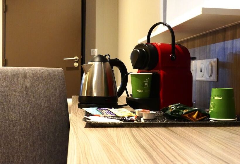 Люкс Вид на Сад, Contact Hôtel Le Provençal Bordeaux Lac