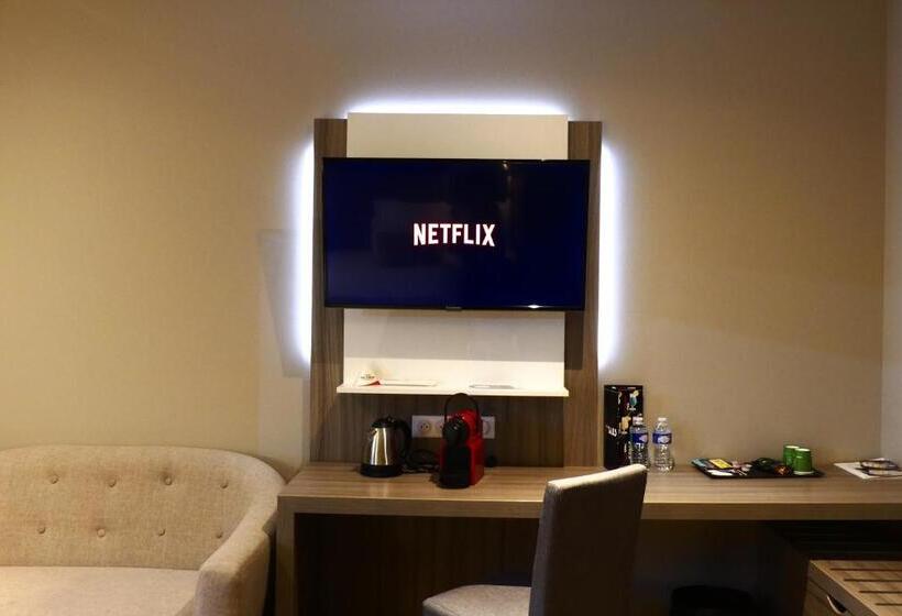 Люкс Вид на Сад, Contact Hôtel Le Provençal Bordeaux Lac