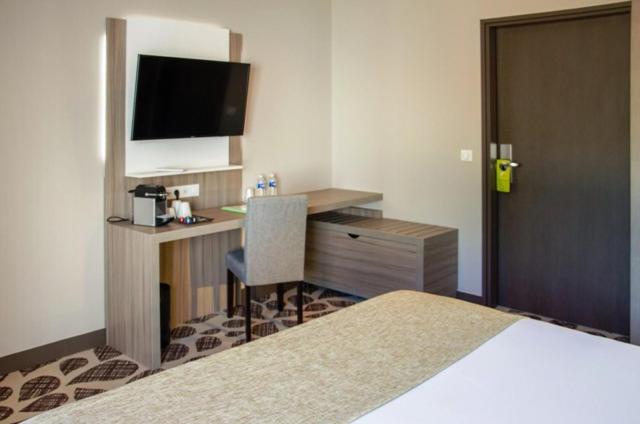 Люкс Вид на Сад, Contact Hôtel Le Provençal Bordeaux Lac