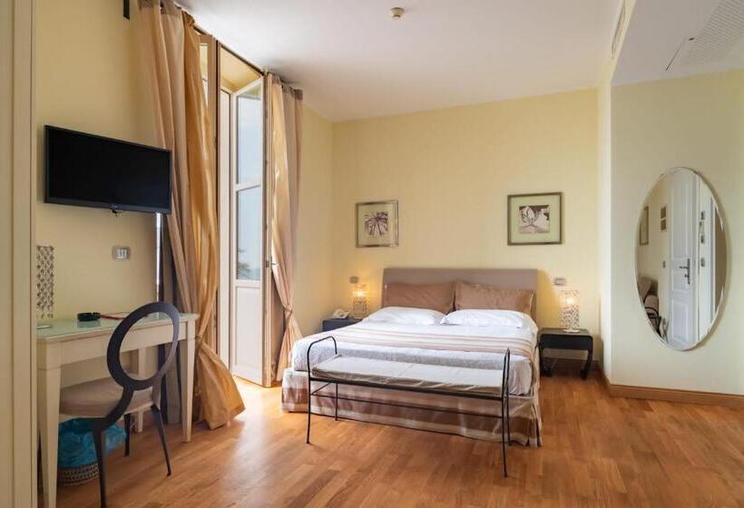 סוויטת ג'וניור נוף לים, De La Plage