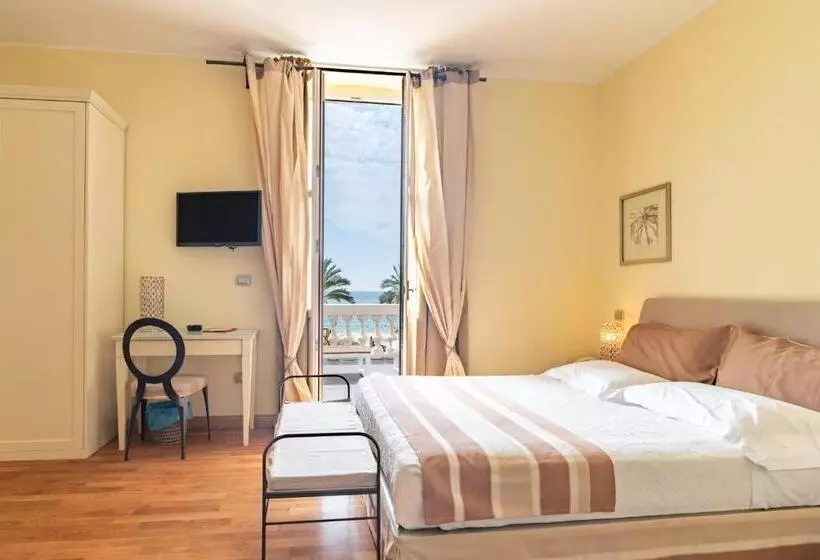 سوییت جونیور با چشمانداز دریا, De La Plage