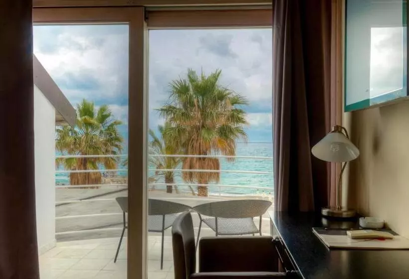 Deluxe Suite Sea View, De La Plage