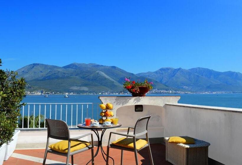 سوئیت با بالکن, Gajeta