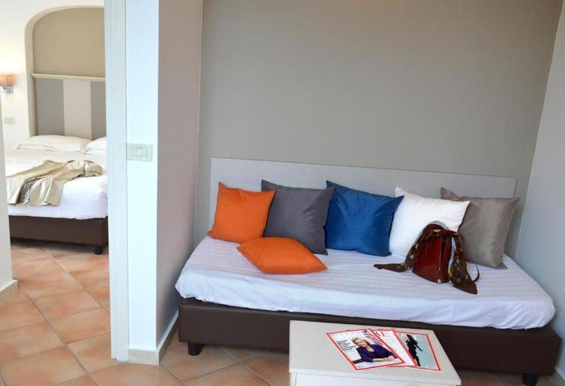 سوییت با چشمانداز دریا, Gajeta