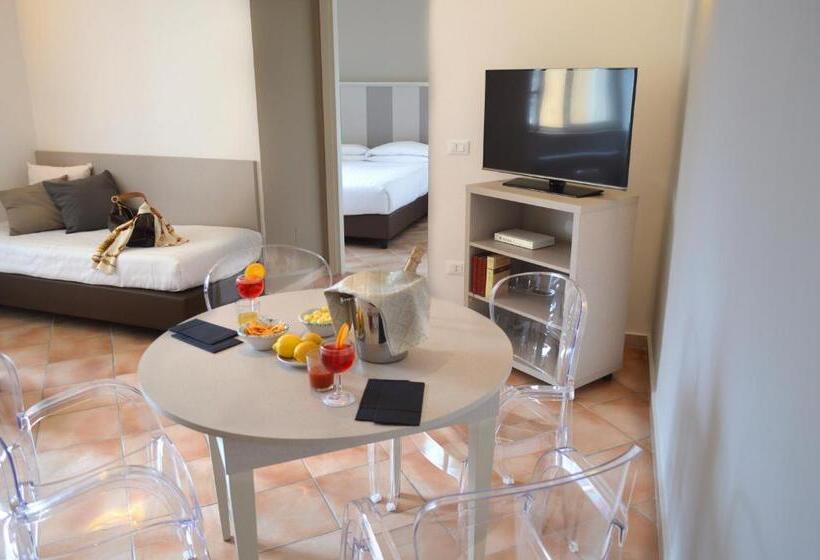 سوئیت با بالکن, Gajeta