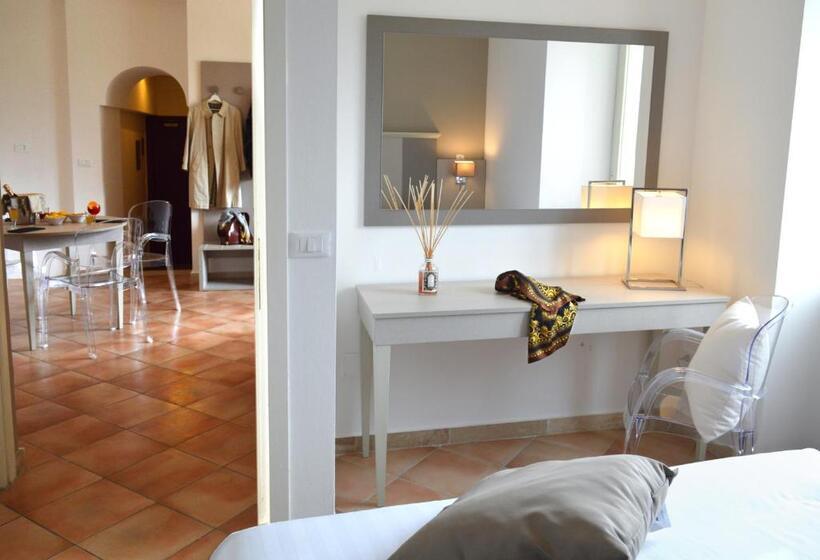 سوئیت با بالکن, Gajeta