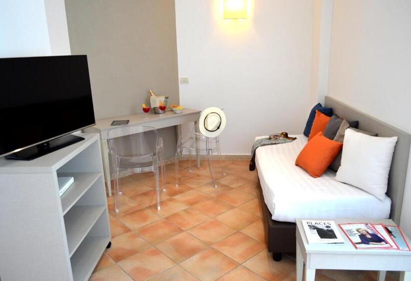 سوییت با چشمانداز دریا, Gajeta