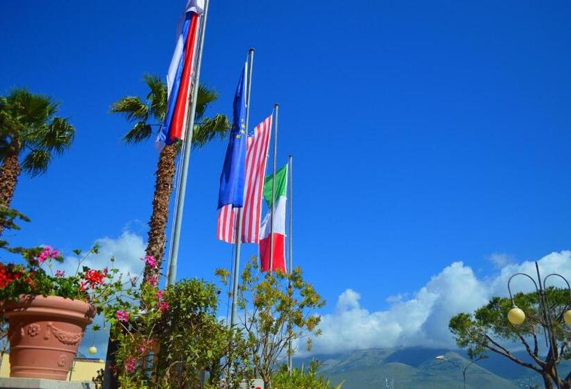 سوییت با چشمانداز دریا, Gajeta