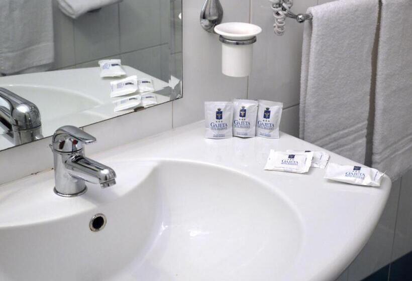 سوییت با چشمانداز دریا, Gajeta