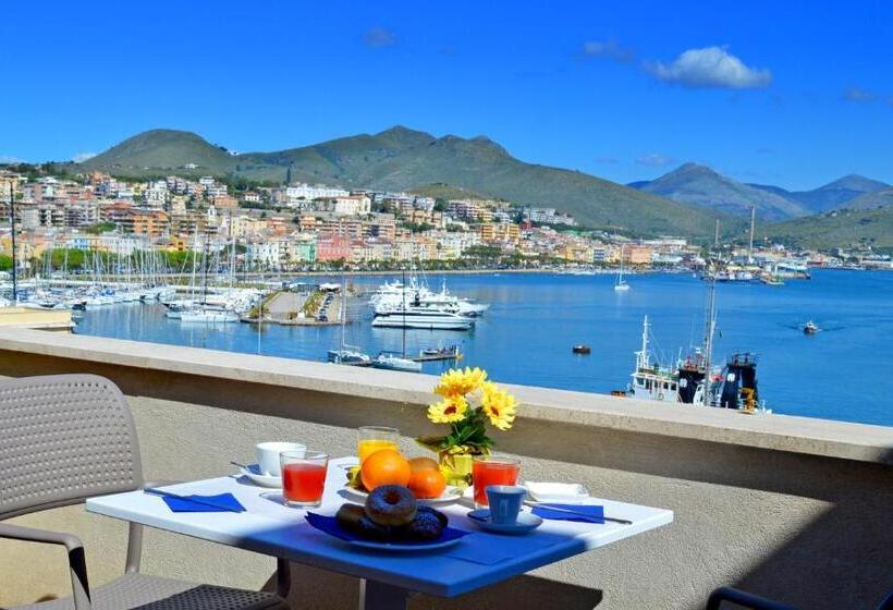 سوییت جونیور با بالکن, Gajeta