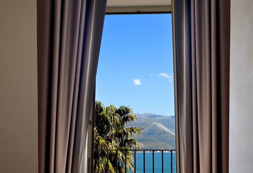 سوییت جونیور با بالکن, Gajeta