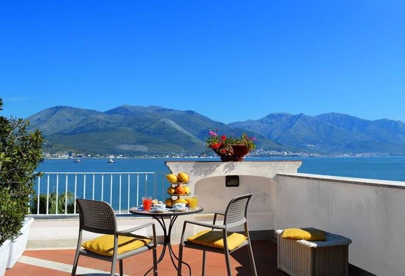 سوییت جونیور با بالکن, Gajeta