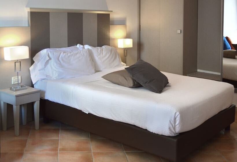 اتاق لوکس با چشمانداز دریا, Gajeta