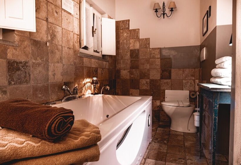 جناح جونيور مزوَّد بجاكوزي, I Capricci Di Merion  Resort & Spa