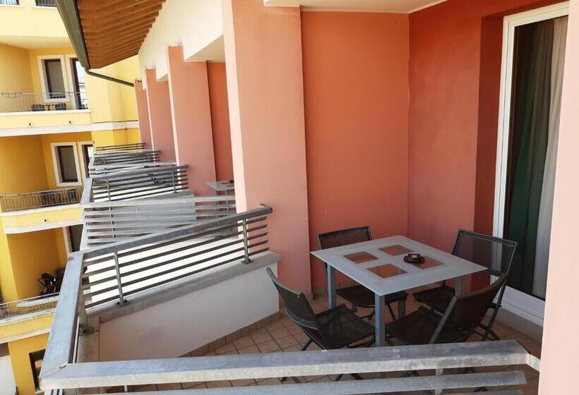 スタンダード5人部屋, Il Guscio