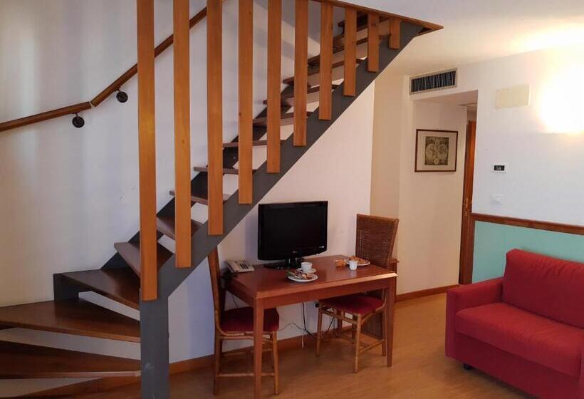 スタンダード5人部屋, Il Guscio