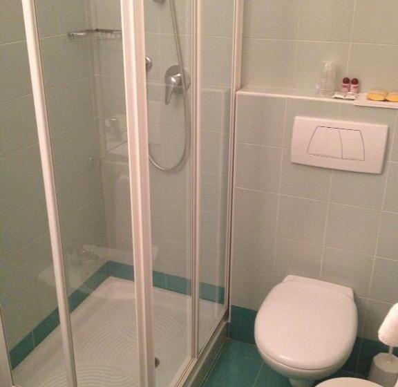 スタンダード5人部屋, Il Guscio