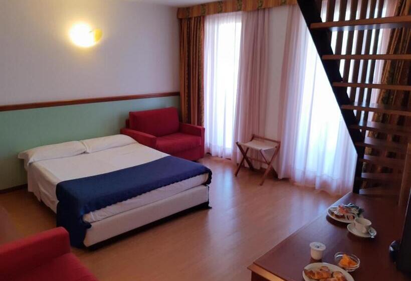 スタンダード5人部屋, Il Guscio