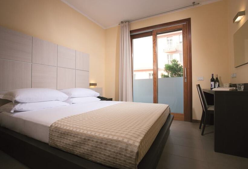 סוויטה דלוקס, Il Teatro