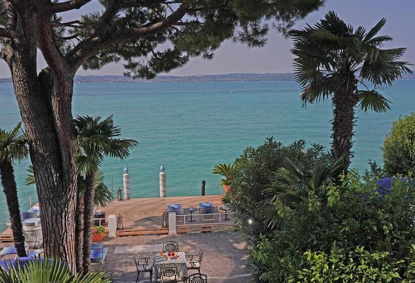 Superior room with lake view, Marconi