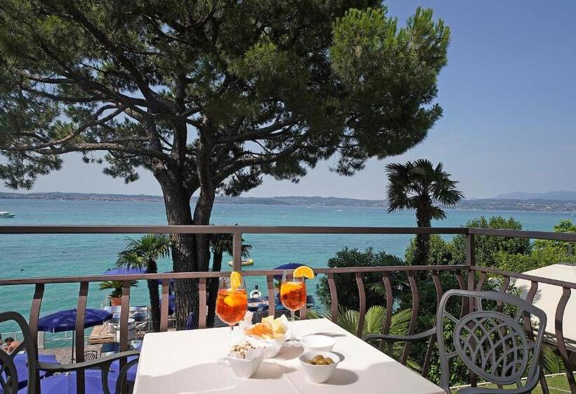 Superior room with lake view, Marconi