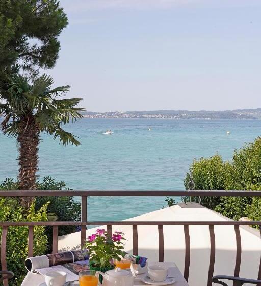 Superior room with lake view, Marconi