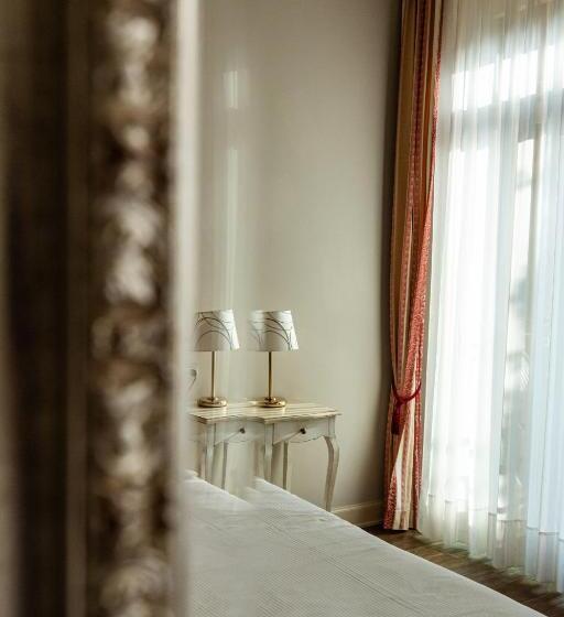 Comfort room with view, Marconi