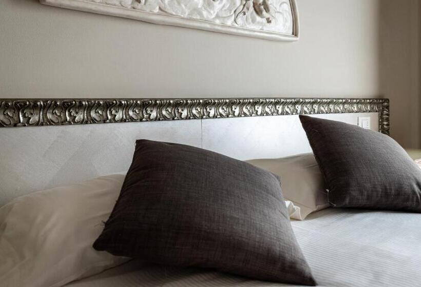 Comfort room with view, Marconi