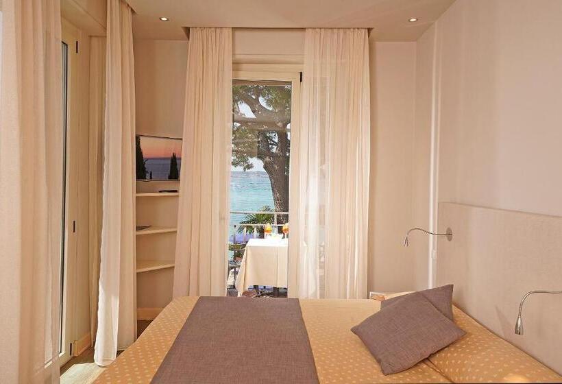 Superior room with lake view, Marconi