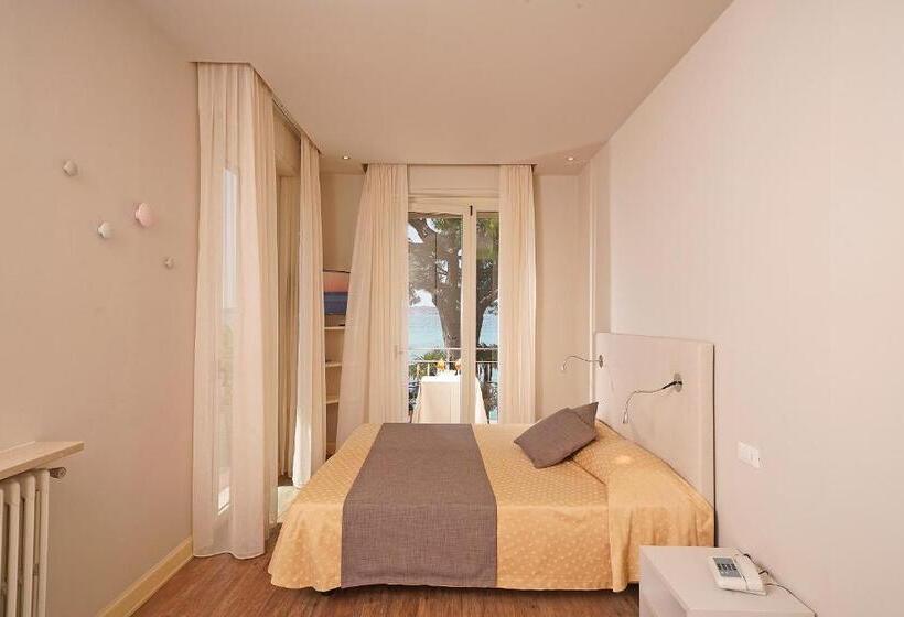 Superior room with lake view, Marconi