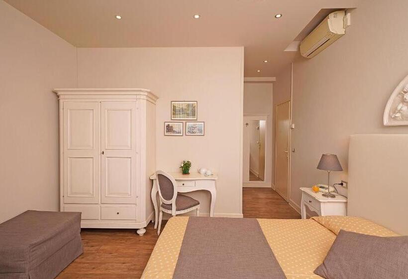 Superior room with lake view, Marconi
