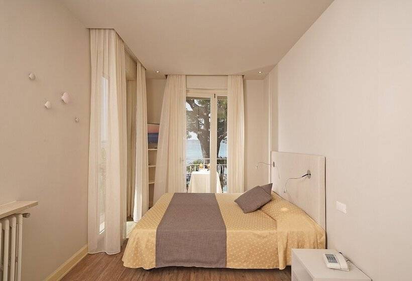 Superior room with lake view, Marconi