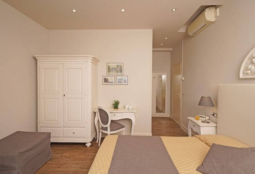 Superior room with lake view, Marconi