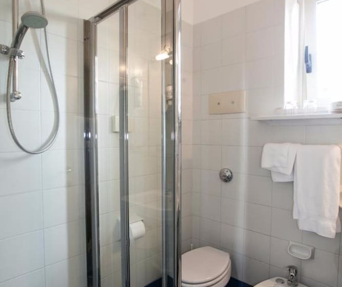 Comfort room with view, Marconi