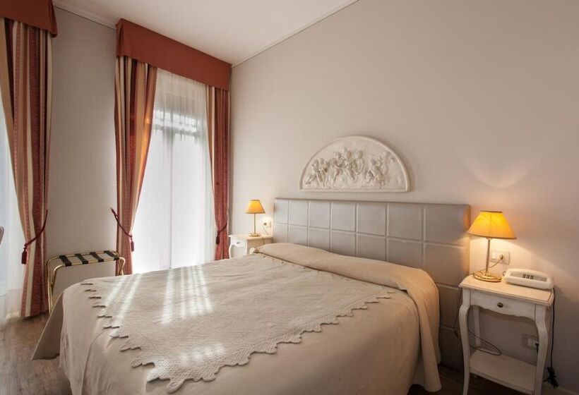 Superior room with lake view, Marconi