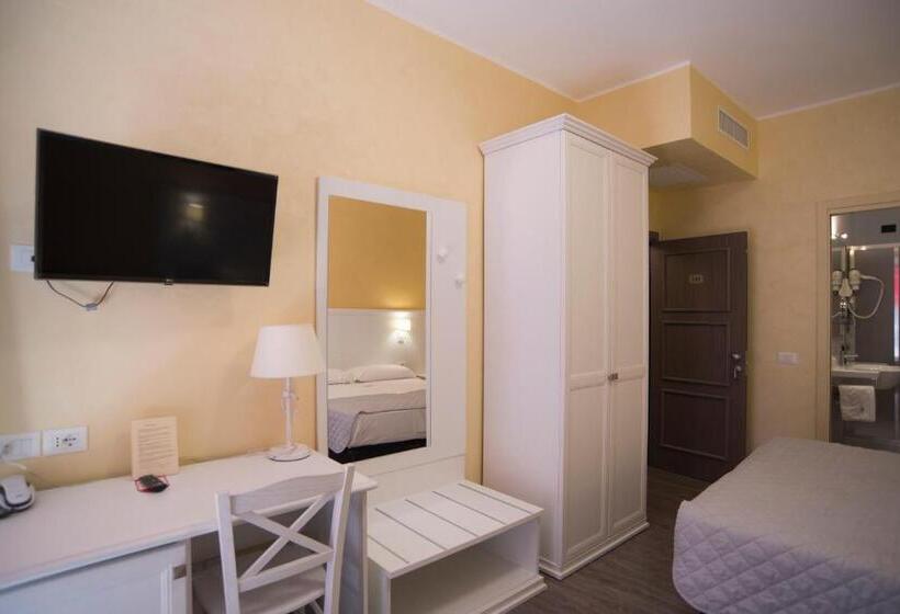 اتاق استاندارد سه نفره, Marisa