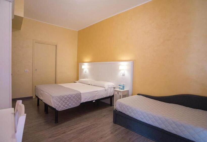 اتاق استاندارد سه نفره, Marisa