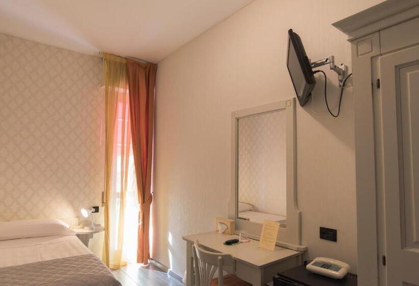 اتاق استاندارد یک نفره, Marisa