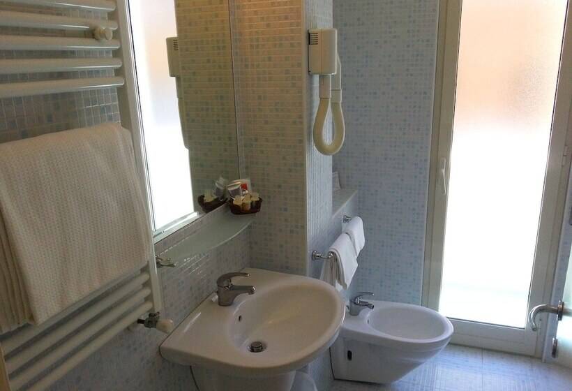 غرفة قياسية ثلاثية, Mayor