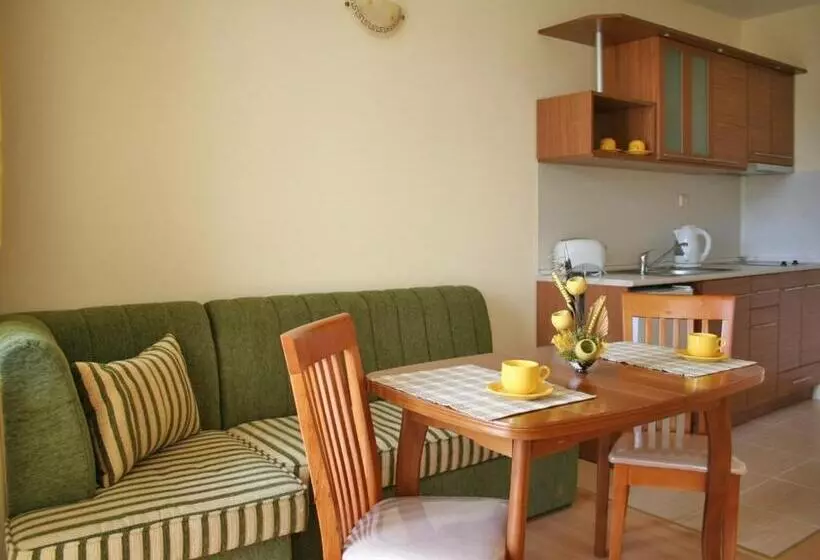エコノミーワンルーム, Relax Holiday Complex & Spa