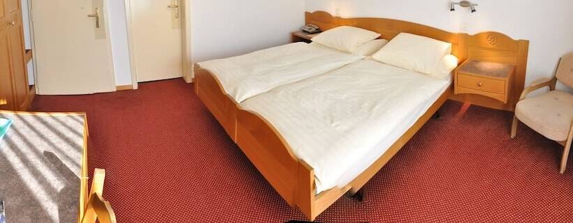 行政房间, Robinson