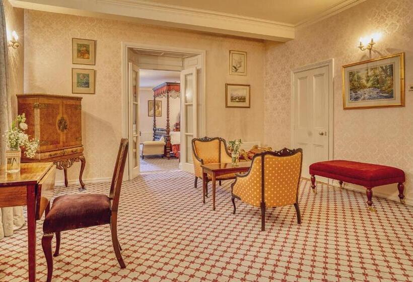 جناح, Castle Grove Country House