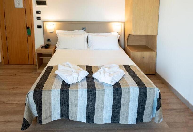 غرفة قياسية إطلالة جانبية علي البحر, S Vidi Miramare & Delfino