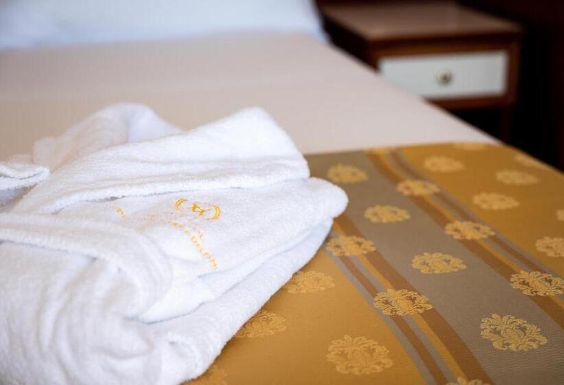 غرفة قياسية ثلاثية ذات إطلالة جانبية على البحر, S Vidi Miramare & Delfino