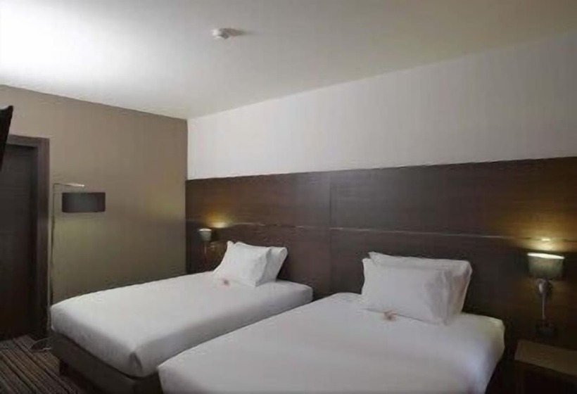 חדר סטנדרט לשלושה, Sweet