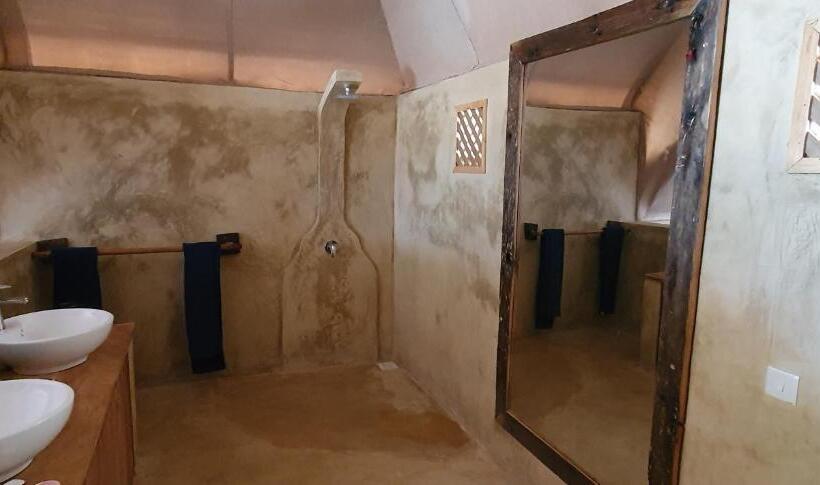 بنجلو ديلوكس, The Zanzibari