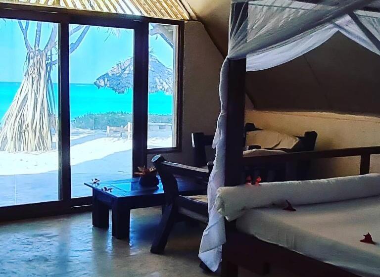 デラックスバンガロー, The Zanzibari